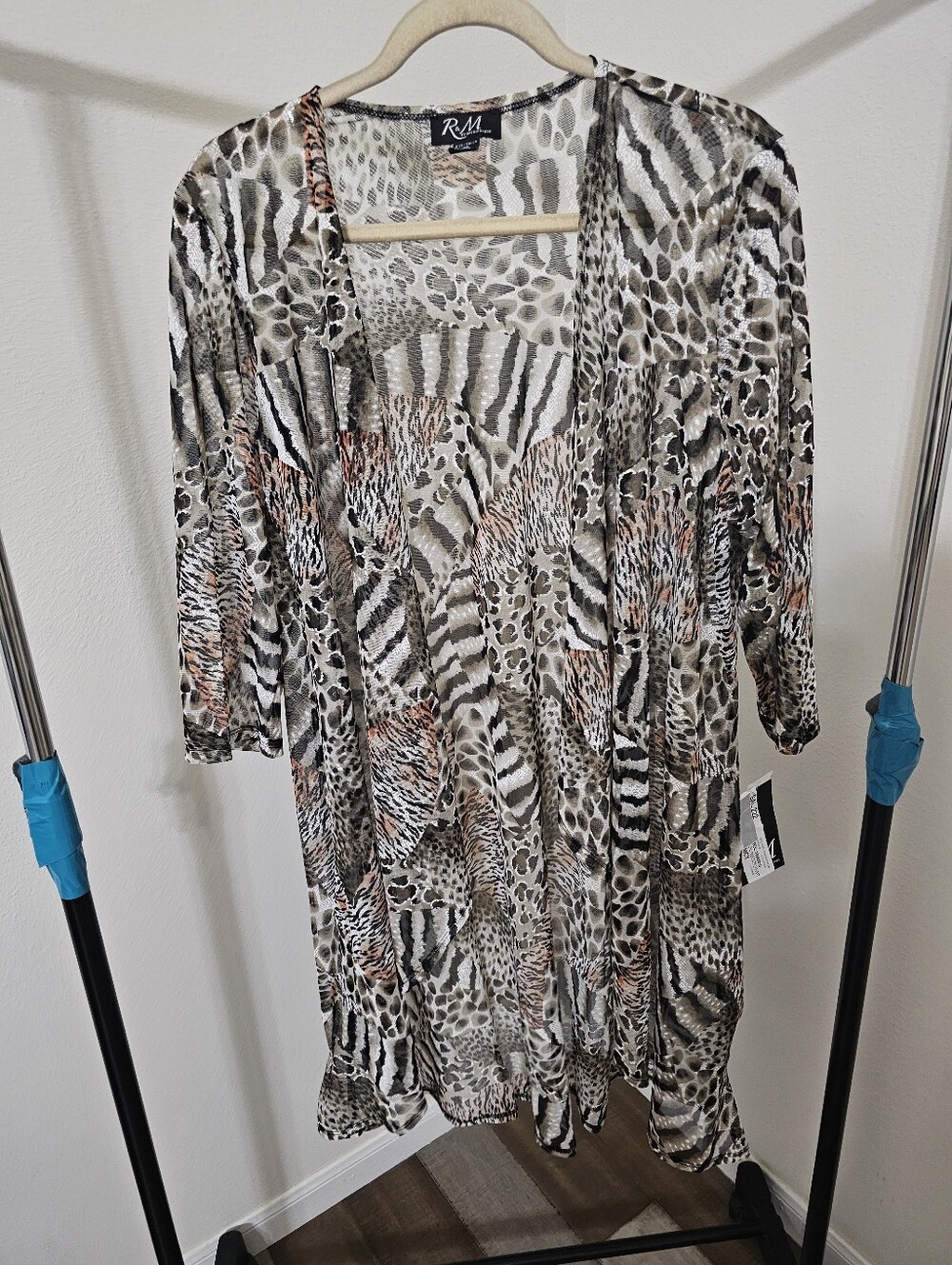 Women's Clothing (555)